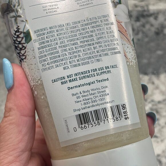 Bath & Body Works 8 oz. SNOWFLAKES & CASHMERE Exfoliating Glow Body - Picture 5 of 5